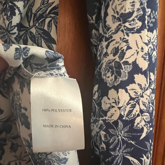 A beautiful button-up blouse to dress up or go casual. Navy & white floral. - Picture 8 of 8